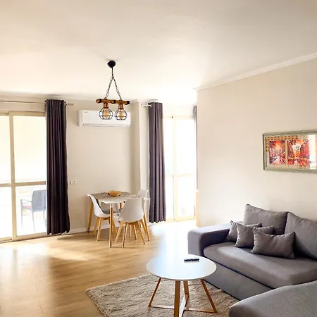 Modern At New Bazaar, Apartmán