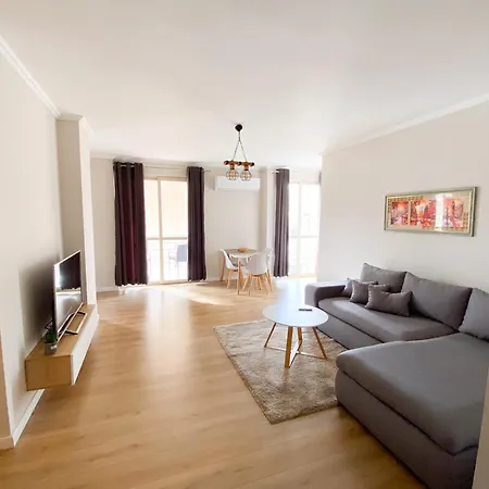 Apartament Modern At New Bazaar, *