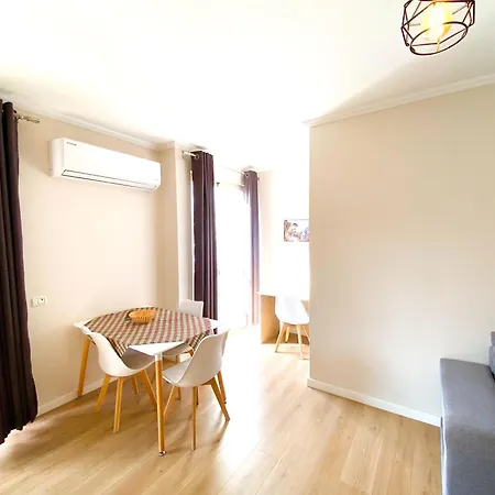 Modern At New Bazaar, Appartamento Tirana