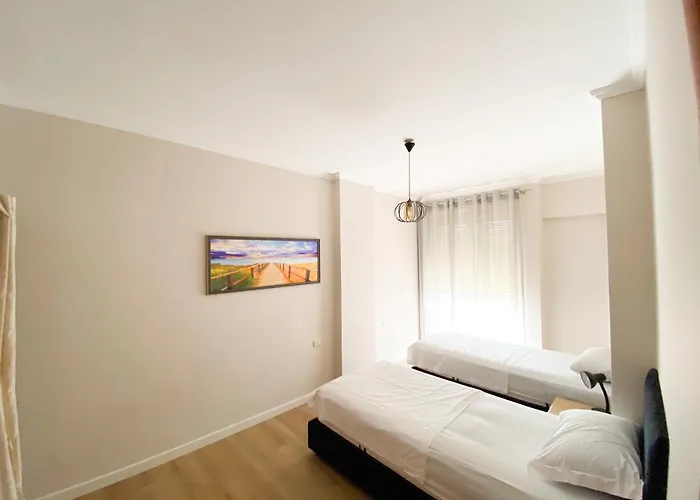 Modern At New Bazaar, Τίρανα