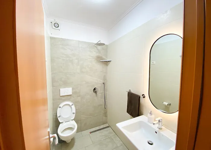 Modern At New Bazaar, Τίρανα