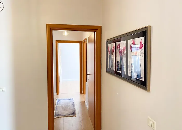 Modern At New Bazaar, * Τίρανα